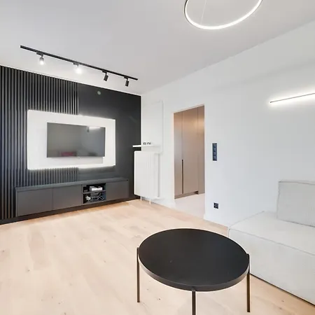 Classy Royal By Oneapartments Апартаменти *