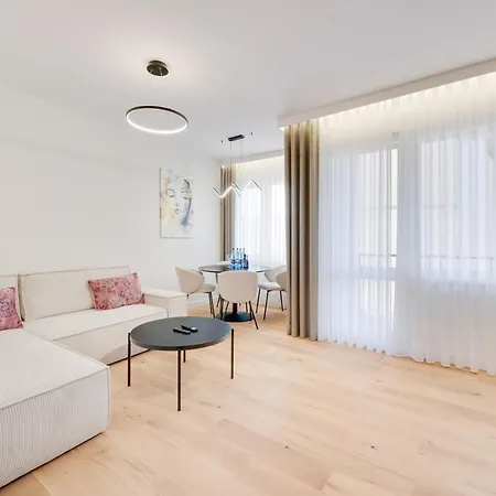 Classy Royal By Oneapartments Апартаменти