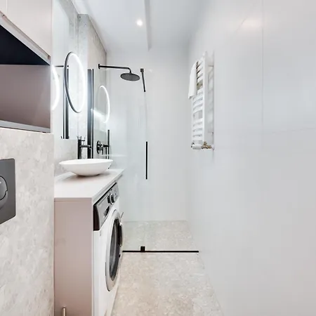 Апартаменти Classy Royal By Oneapartments *